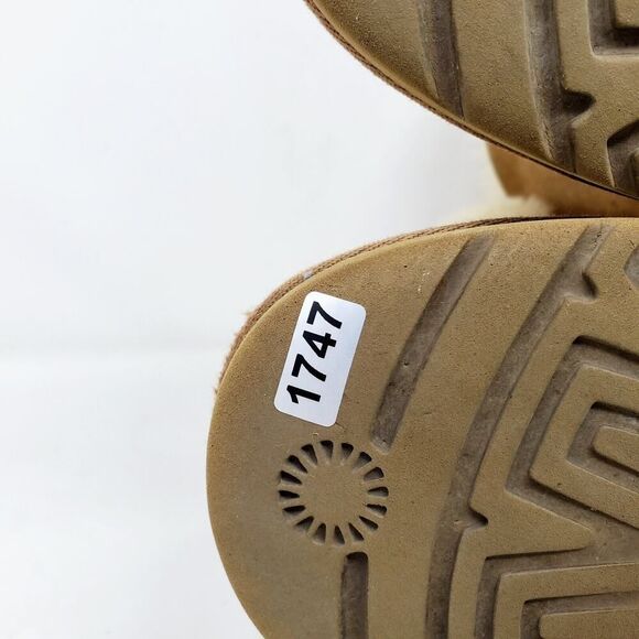 UGG Bailey II Boots Womens 7 Brown Suede‎ Sheepskin Winter Button Classic Shoes - Picture 11 of 11